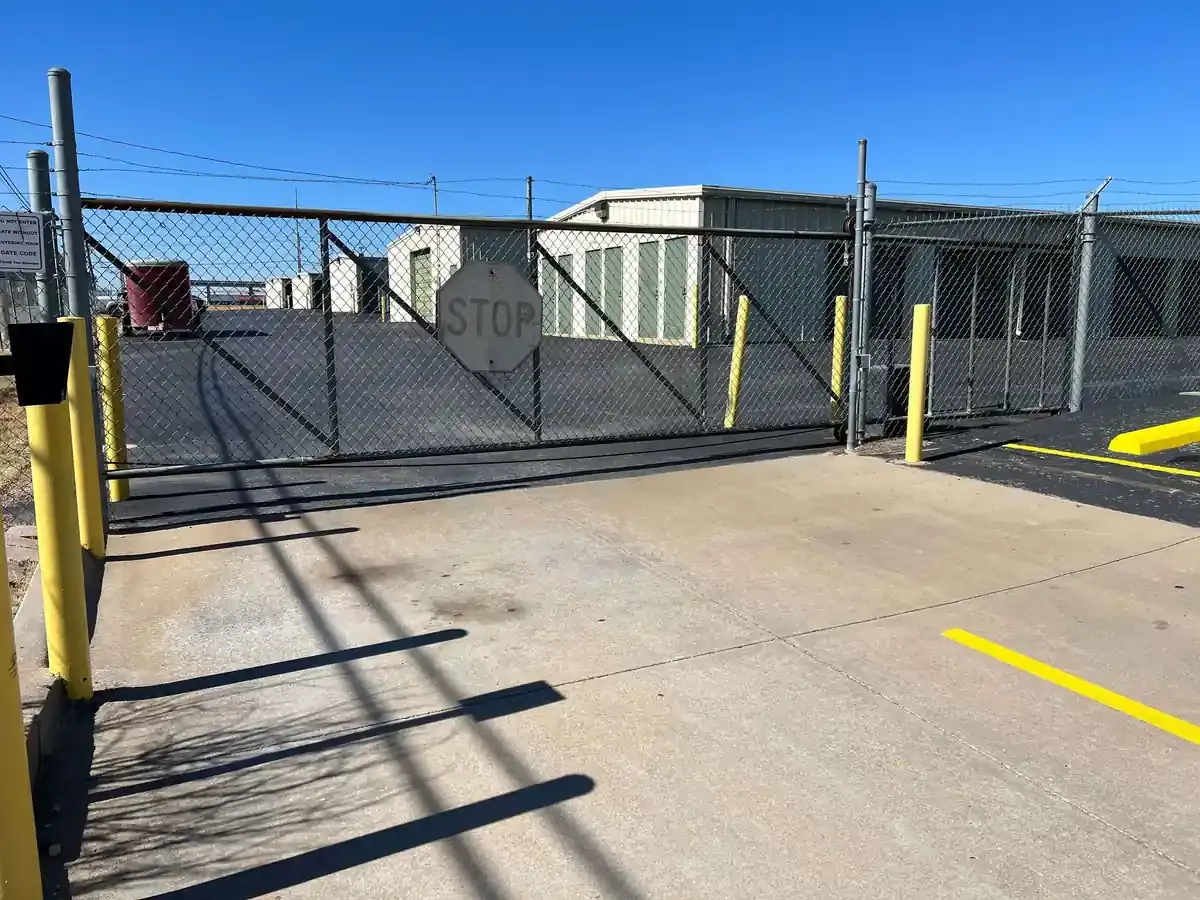 Fence Entrence